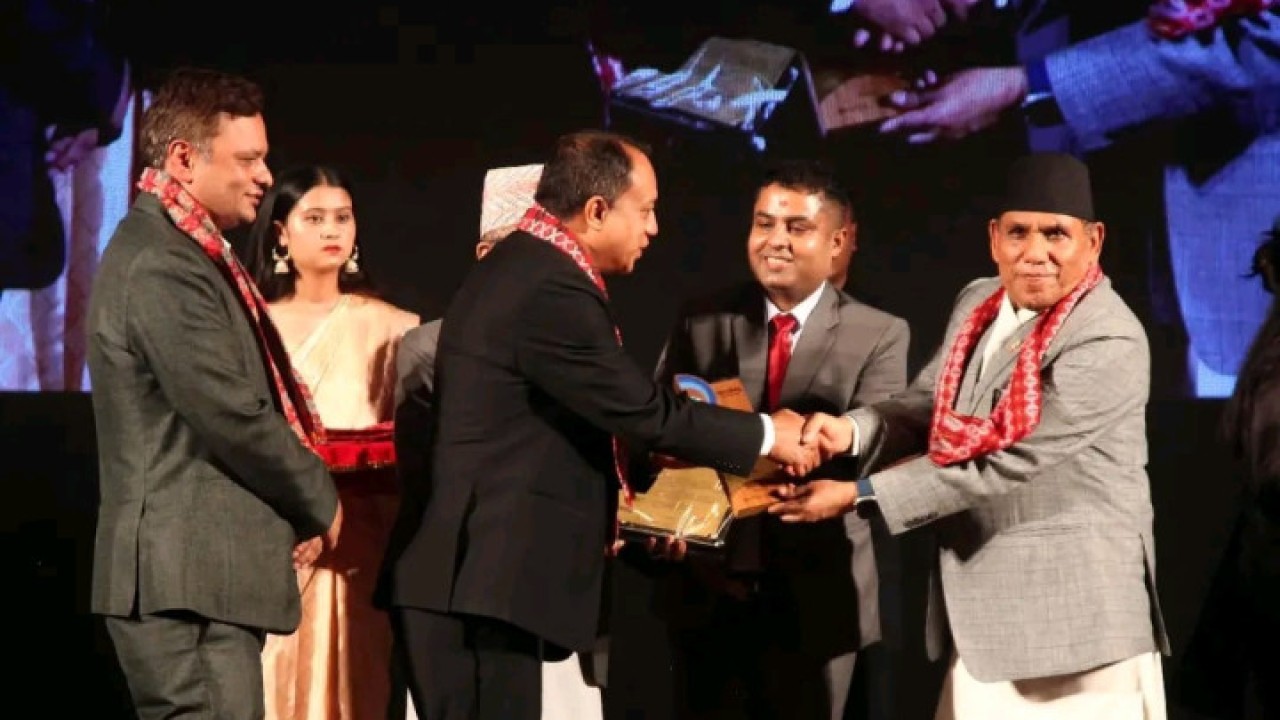 गुणस्तरीय शिक्षामा अब्बल ‘सेन्ट लरेन्स कलेज’ लाई ‘प्रेस्टिजियस प्लस टु अवार्ड’ प्रदान 