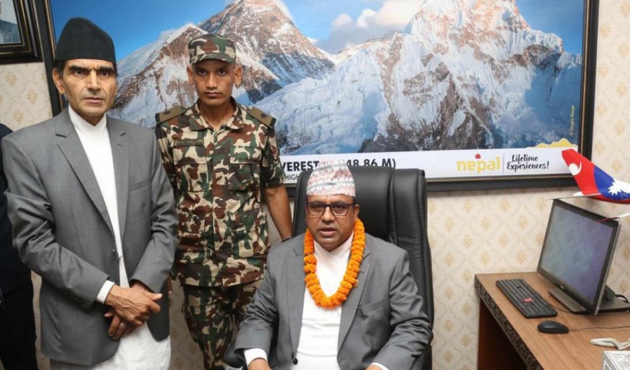 नागरिक उड्डयन मन्त्री पाण्डेले गरे पदभार ग्रहण