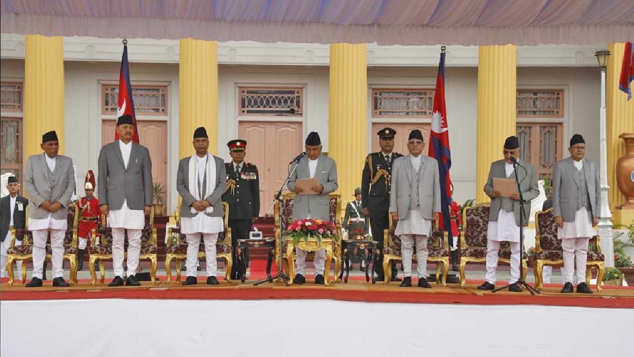 प्रधानमन्त्री ओलीले लिए शपथ