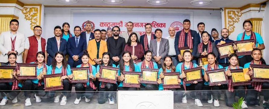 काठमाडौं महानगरले दियो महिला भलिबल खेलाडीलाई जनही १ लाख