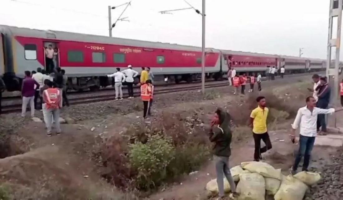 भारतमा रेल दुर्घटनाः ११ जनाको मृत्यु त्यसमा तीन जना नेपाली