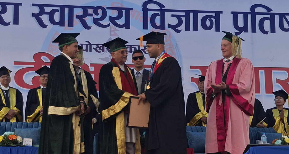 पोखरा स्वास्थ्य विज्ञान प्रतिष्ठानः ४३ जना विद्यार्थी दीक्षित