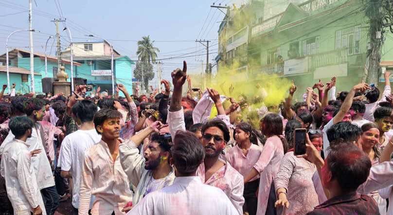 जनकपुरधाम लगायत तराईमा आज पनि होलीको रौनक