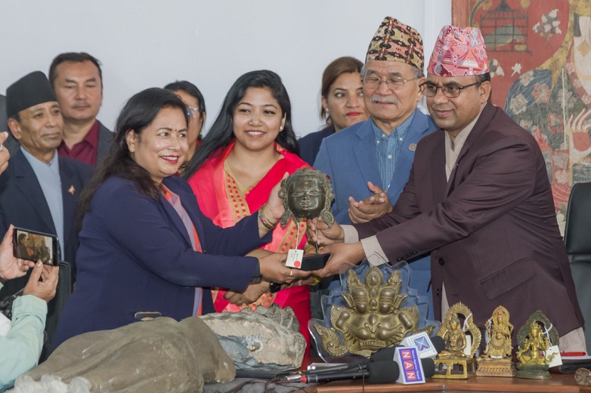 अमेरिकाबाट फिर्ता ल्याइएका पुरातात्त्विक सम्पदाहरु सम्बन्धित पालिकालाई हस्तान्तरण
