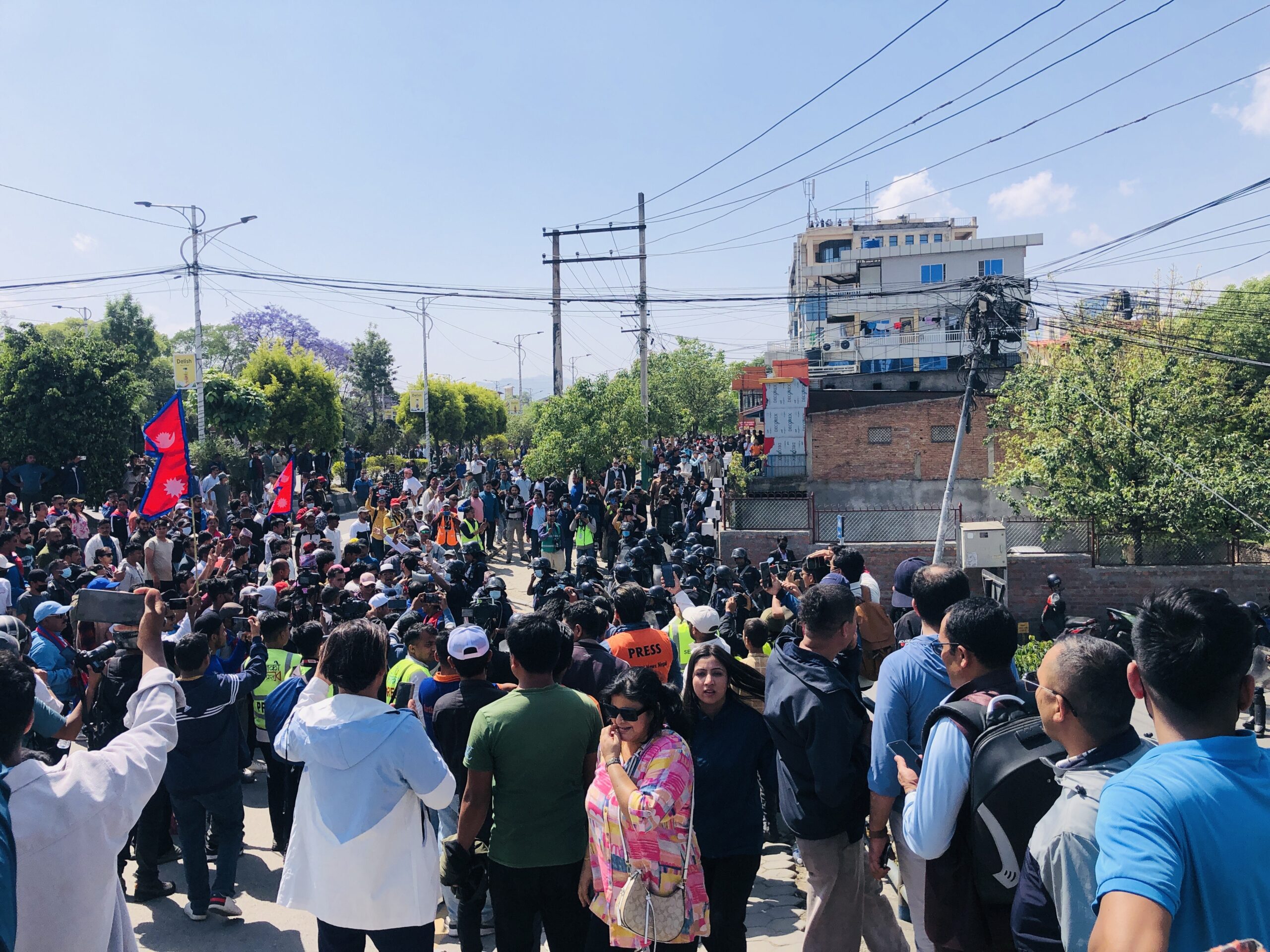 काठमाडौँमा दिनहौँ आन्दोलन, सर्वसाधारणलाई सास्ती, गाडी नचल्दा घण्टौँ हिँड्नुपर्ने बाध्यता