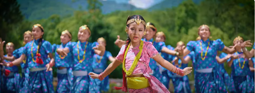 एआइजी कार्कीको नयाँ गीत ‘गुन्यु चोली पटुकी’ सार्वजनिक (भिडियो)