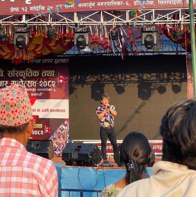 नागार्जुनमा गायक चेतन राईको बेजोड प्रस्तुती, गीत संगै झुमे दर्शक
