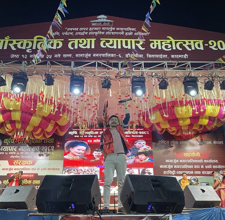 नागार्जुन महोत्सवमा गायक रमेशको बेजोड प्रस्तुती